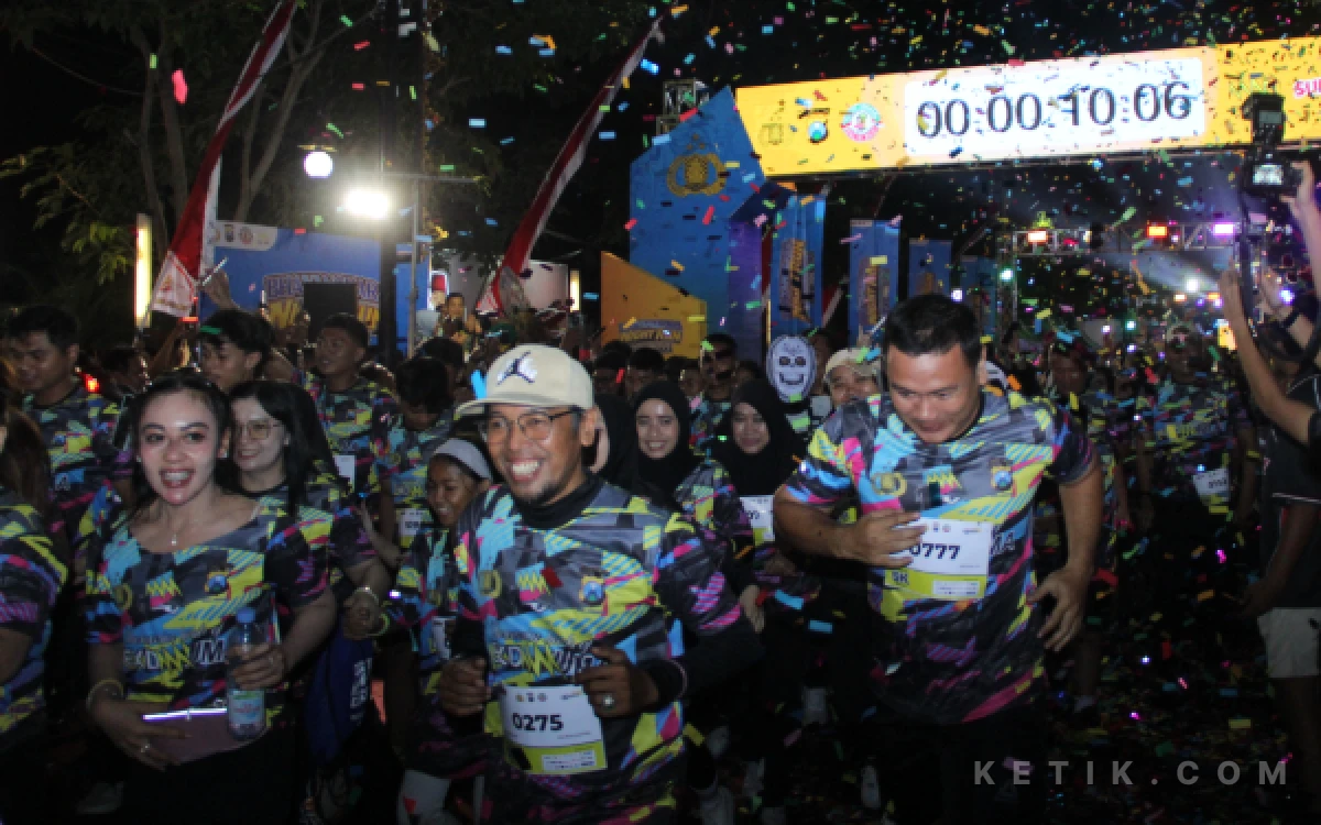 Thumbnail Berita - Meriah! Polres Jombang Sukses Gelar Event Lari Malam Hari Pertama di Kota Santri