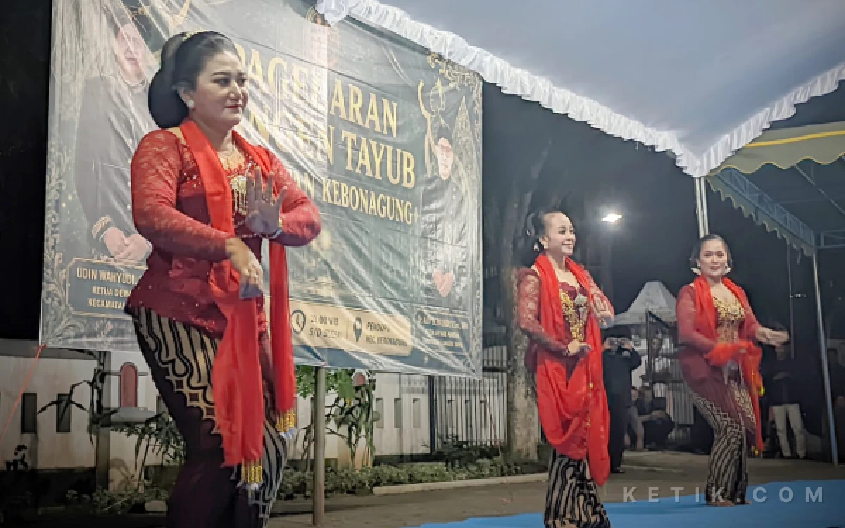 Foto Pagelaran kesenian tersebut menjadi bagian dari upaya pelestarian kesenian tradisional Jawa di tengah arus modernisasi.