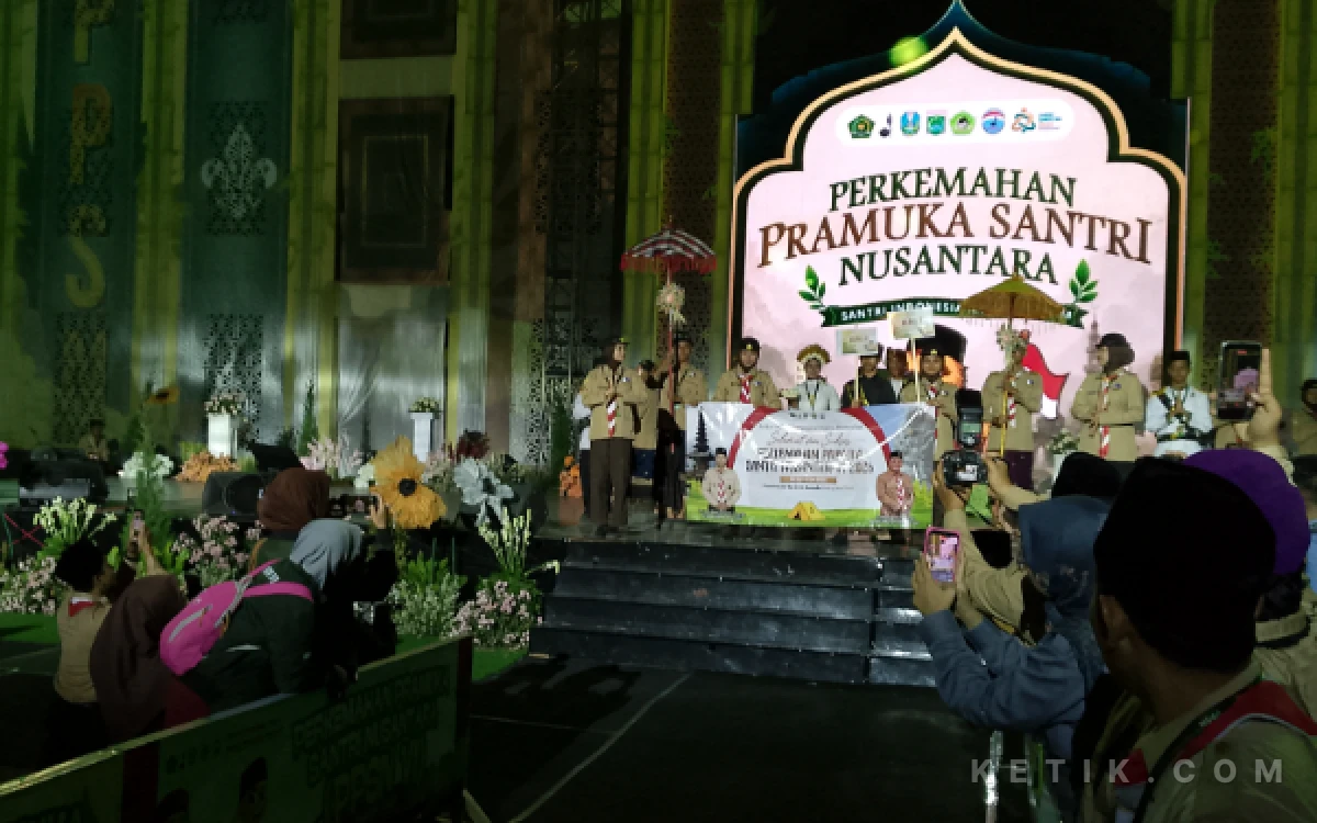 Foto Para Kontingen ketika kirab pembukaan PPN VI di Ponpes An Nur Kabupaten Malang. (Foto: Binar Gumilang/Ketik.com)