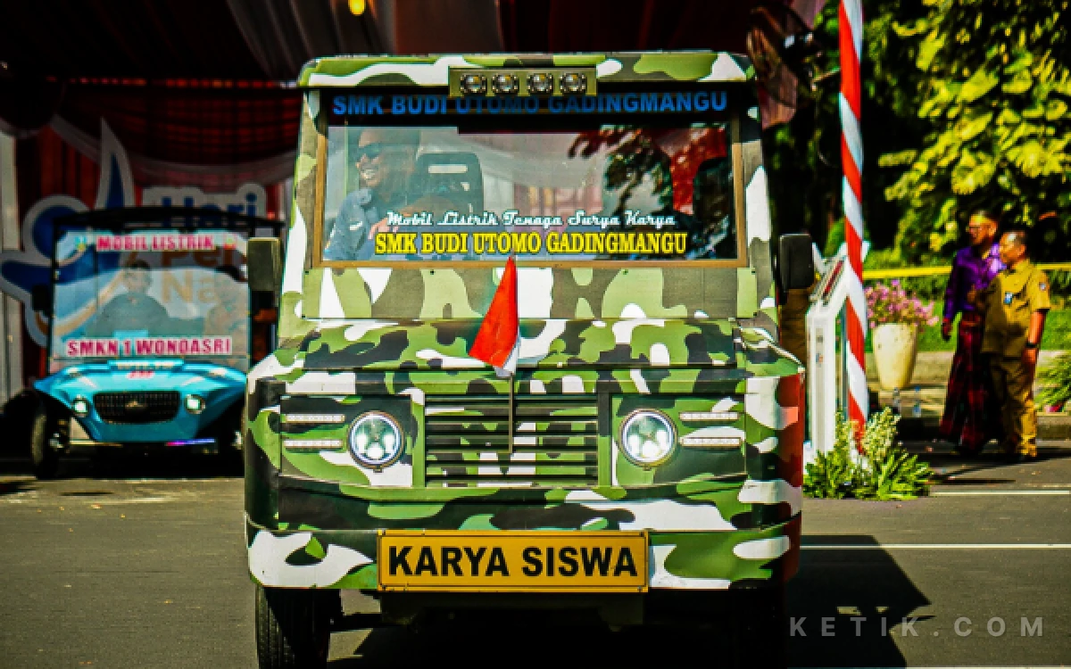 Foto Hasil karya siswa SMK Budi Utomo Gadingmangu, mobil listrik tenaga surya. (Foto: Gracio/Ketik.com)