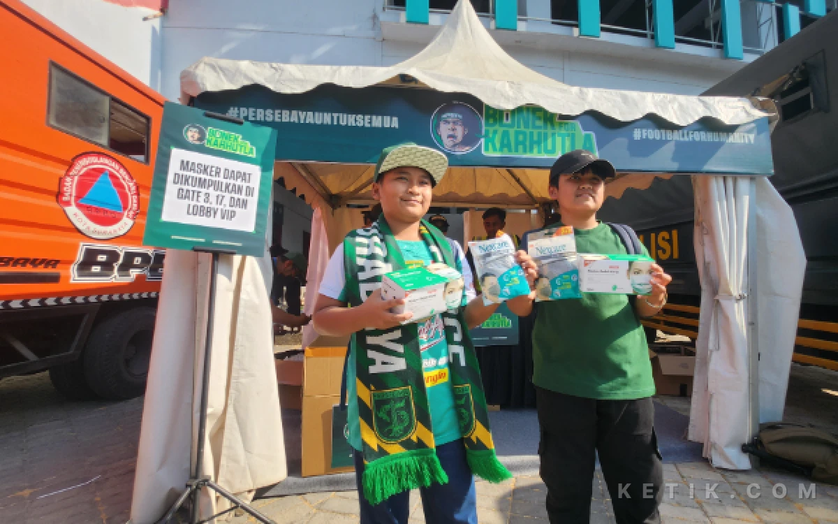 Thumbnail Berita - One Man One Mask, Aksi Bonek Peduli Warga Terdampak Karhutla
