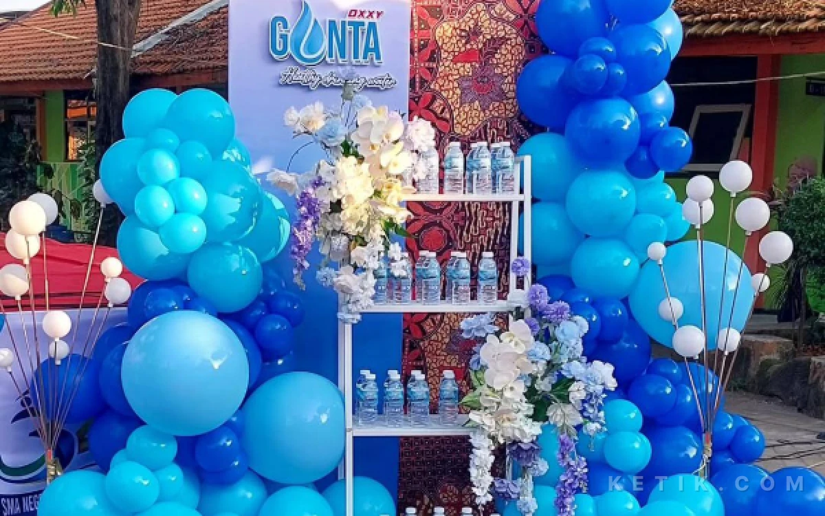 Foto Produk air mineral OXXY GONTA Healthy Drinking Water yang resmi diluncurkan pada puncak peringatan HUT ke-34 SMAN 1 Gondangwetan, Selasa, 5 Mei 2026. (Foto: Yuni Ernawati)