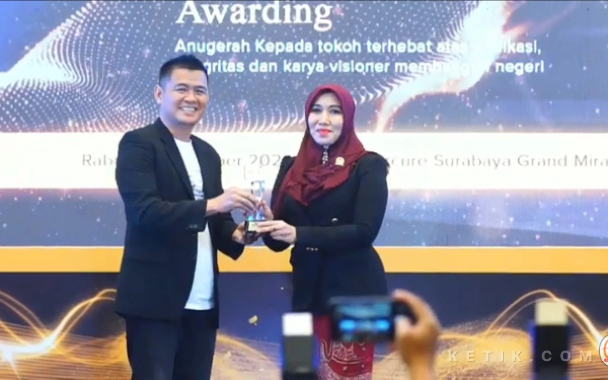 Thumbnail Berita - Terima Award 9.9 Ketik, Ning Lia Sampaikan Pesan Ini untuk Generasi Muda