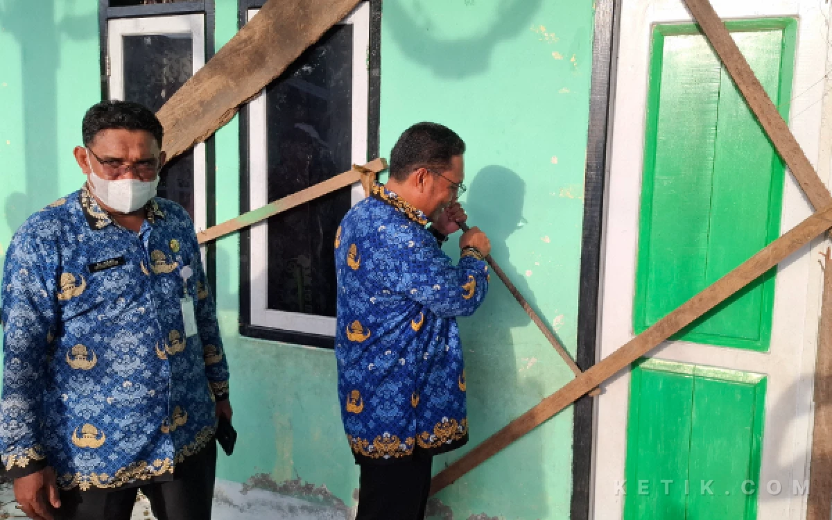 Thumbnail Berita - Kantor Desa Kupal Halsel Tak Lagi Dipalang, Jabatan Kades Ikut Melayang