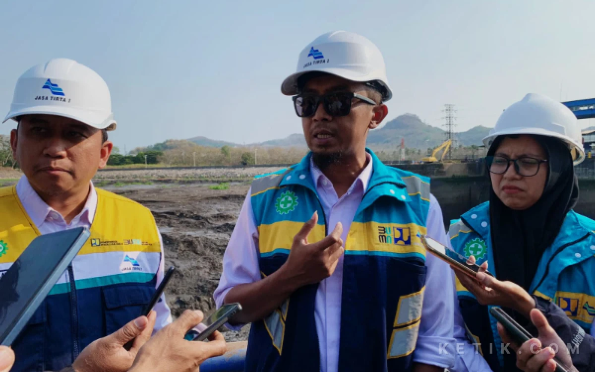 Foto Kepala Divisi Jasa WS Brantas Perum Jasa Tirta I, Adi Bowo Kusumo (tengah). (Foto: Binar Gumilang/ketik.com)