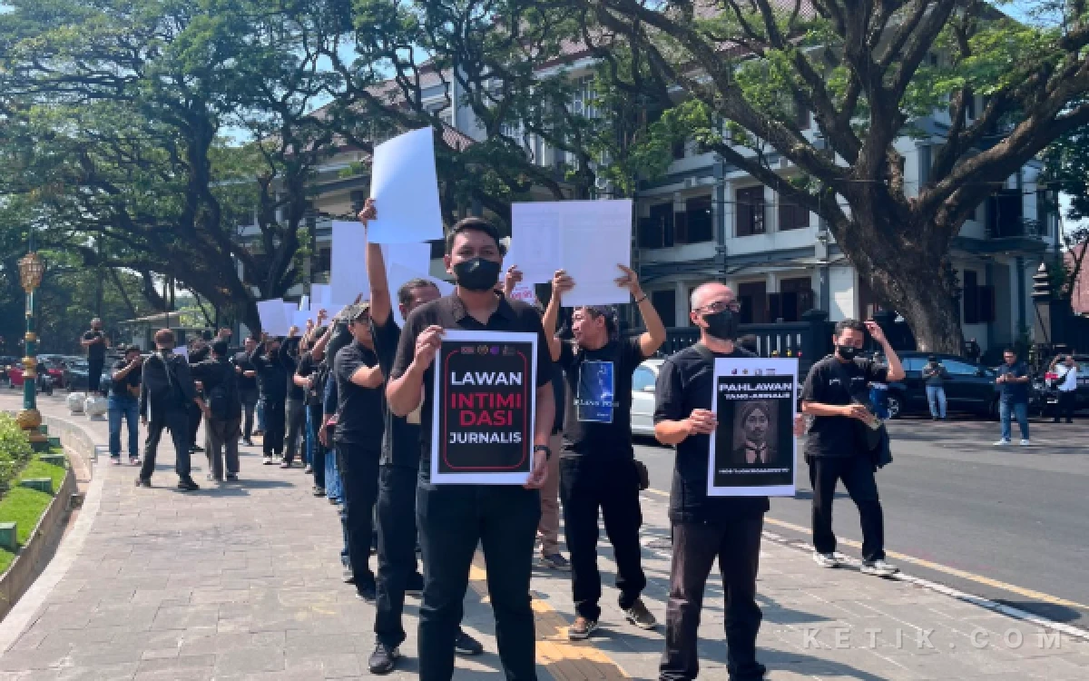 Thumbnail Berita - Wartawan Malang Raya Tuntut Permintaan Maaf Prabowo, Tolak Penyebutan 'Londo Ireng'