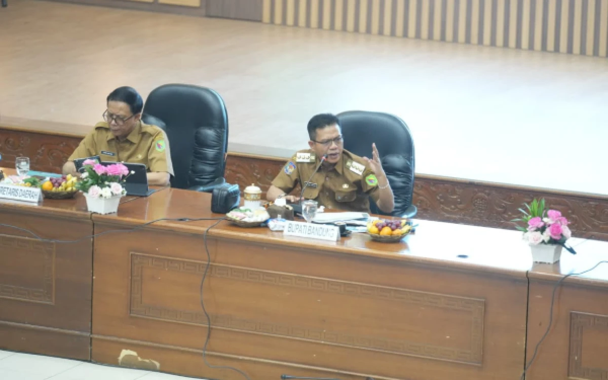 Thumbnail Berita - Pendapatan Daerah Kabupaten Bandung Tembus 78,50 Persen, KDS Apresiasi Kinerja Perangkat Daerah
